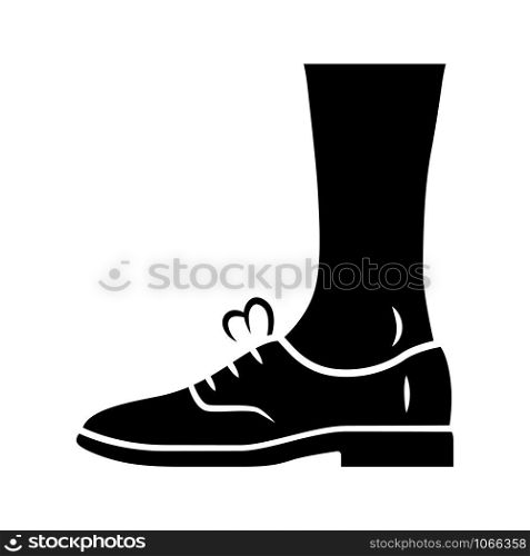 Brogues glyph icon. Women and men leather oxford shoes. Stylish formal elegant footwear. Male and female office fashion. Silhouette symbol. Negative space. Vector isolated illustration