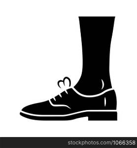 Brogues glyph icon. Women and men leather oxford shoes. Stylish formal elegant footwear. Male and female office fashion. Silhouette symbol. Negative space. Vector isolated illustration