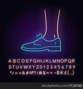 Brogues neon light icon. Women and men luxury leather oxford shoes. Stylish formal elegant footwear design. Glowing sign with alphabet, numbers and symbols. Vector isolated illustration