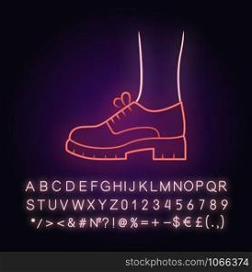 Chunky brogues neon light icon. Women trendy oxford shoes side view. Stylish formal lace ups, elegant footwear design. Glowing sign with alphabet, numbers and symbols. Vector isolated illustration