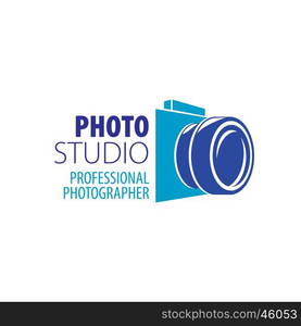 logo camera the photographer. template design logo photo studio. Vector illustration of icon