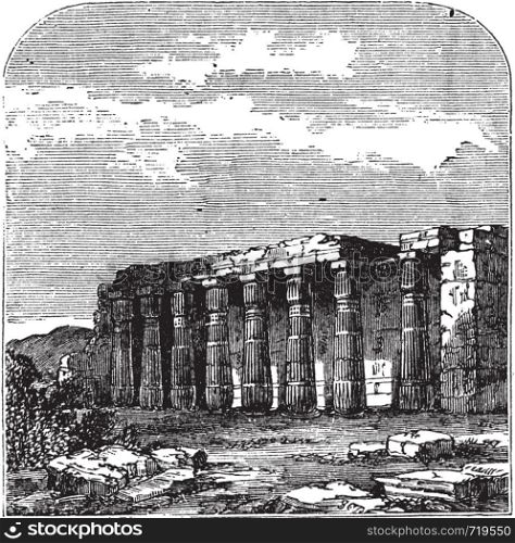 Temple of Luxor (or Quorenth) ruins, in Thebes, Egypt. Vintage engraving. Old engraved illustration of the columns at Luxor temple.