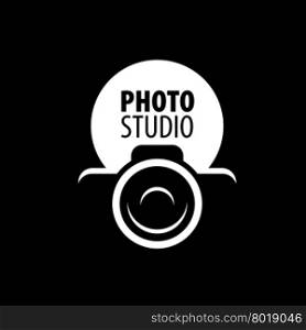 vector logo for photographer. Vector logo template for a photographer or studio